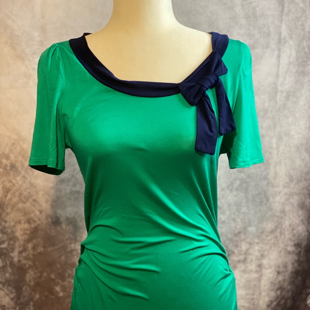 Gilli green blouse with blue bow